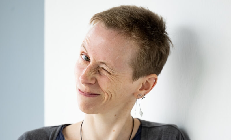 zwinkernde Netzhexe